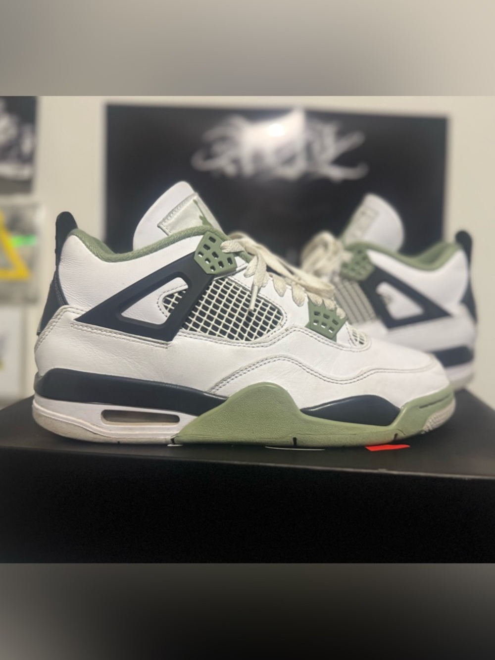 Nike Air Jordan 4 Oil Green seafoam size 9.5 men
